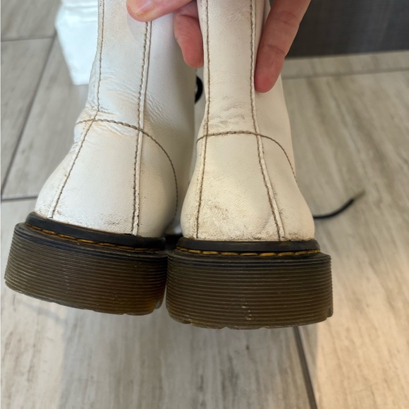 Dr. Martens Luana 7-Eye Boots in White Leather women’s size 7. - Picture 4 of 8